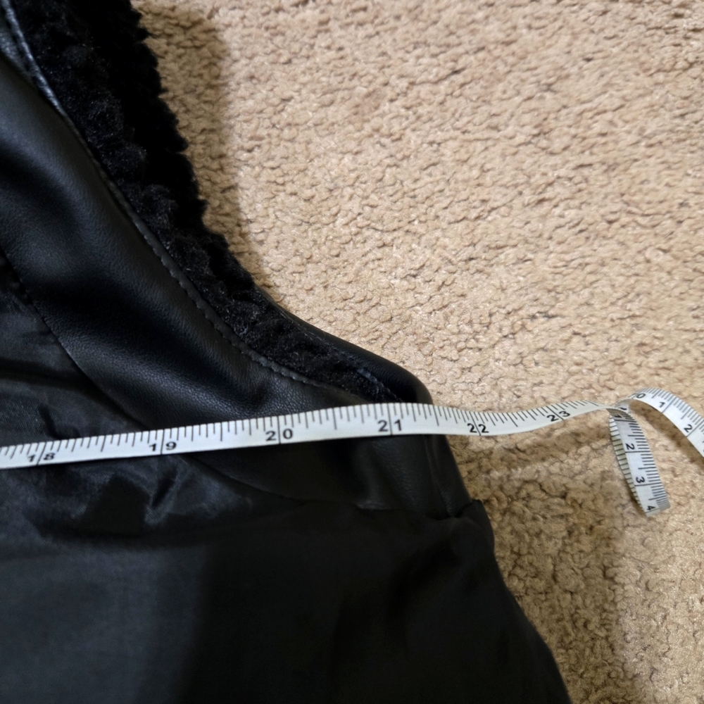 BearPaw Vest Retail $190 NWT Ptp21.5" - Picture 10 of 10